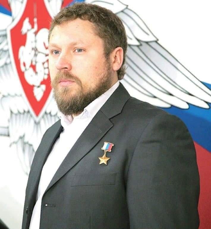 Глава Невинномысска поздравил с днем рождения Героя России Александра Кузнецова