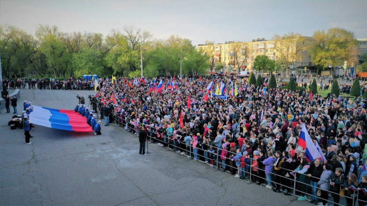 Концерт «Верен России – верен себе!» объединил более 25 тысяч невинномысцев 