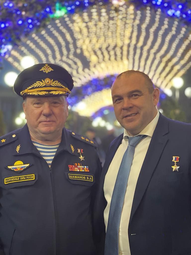 Михаил Миненков поздравил Героя РФ Владимира Шаманова с 68-м днем рождения