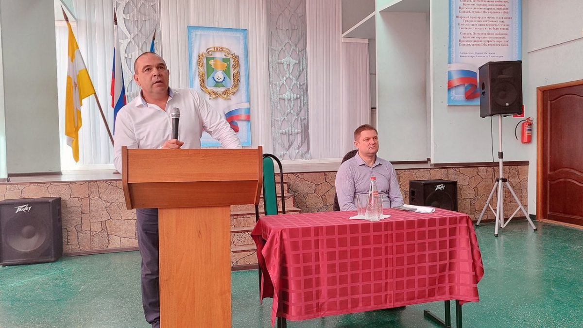 Глава Невинномысска встретился со студентами-медиками