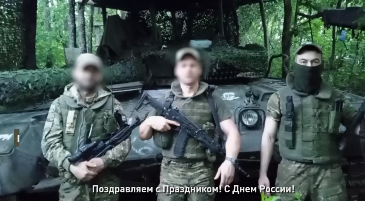 Военнослужащие СВО поздравили жителей Невинномысска с Днем России 