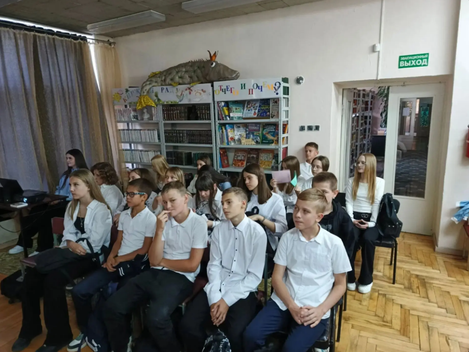 «Про дневник, журнал, карандаш и парту»: в библиотеке Невинномысска прошел познавательный урок 