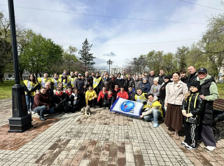 В Невинномысске нотариусы посадили деревья