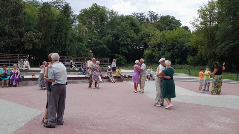 В Невинномысске прошла очередная ретро-дискотека 