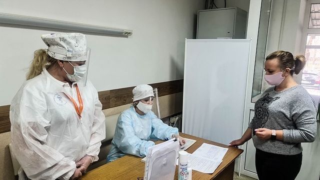 На передовой борьбы: глава Невинномысска встретился с врачами