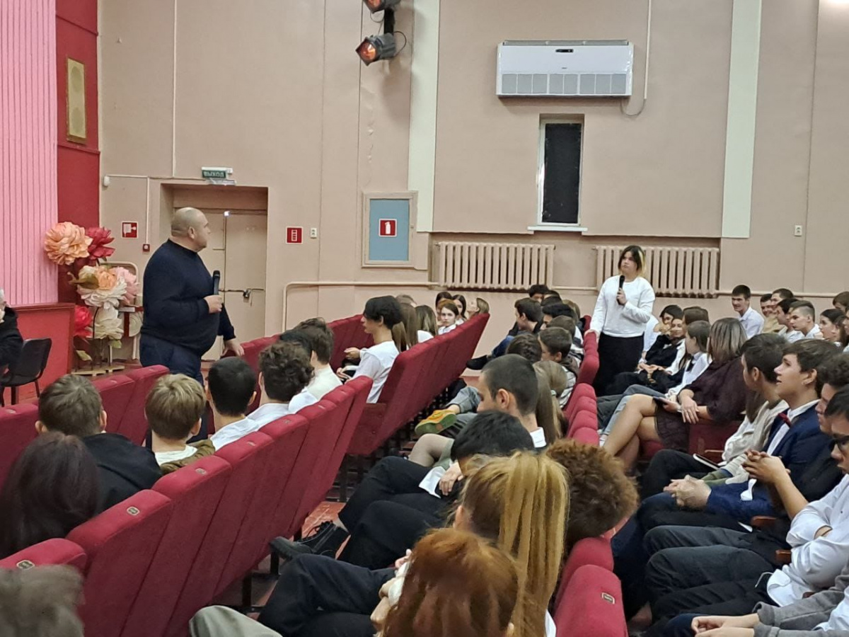 Глава Невинномысска продолжает знакомиться с первокурсниками