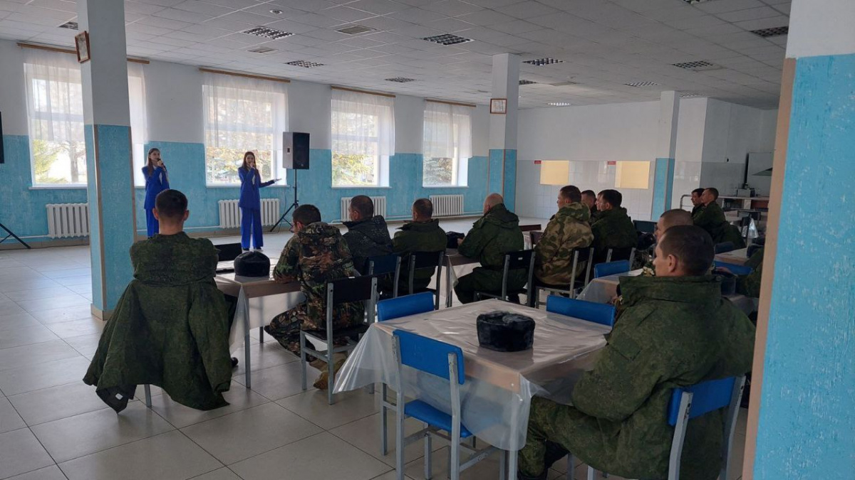 Невинномысские творческие коллективы выступили для военнослужащих