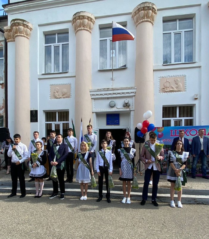 Для 514 невинномысских школьников прозвенел Последний звонок