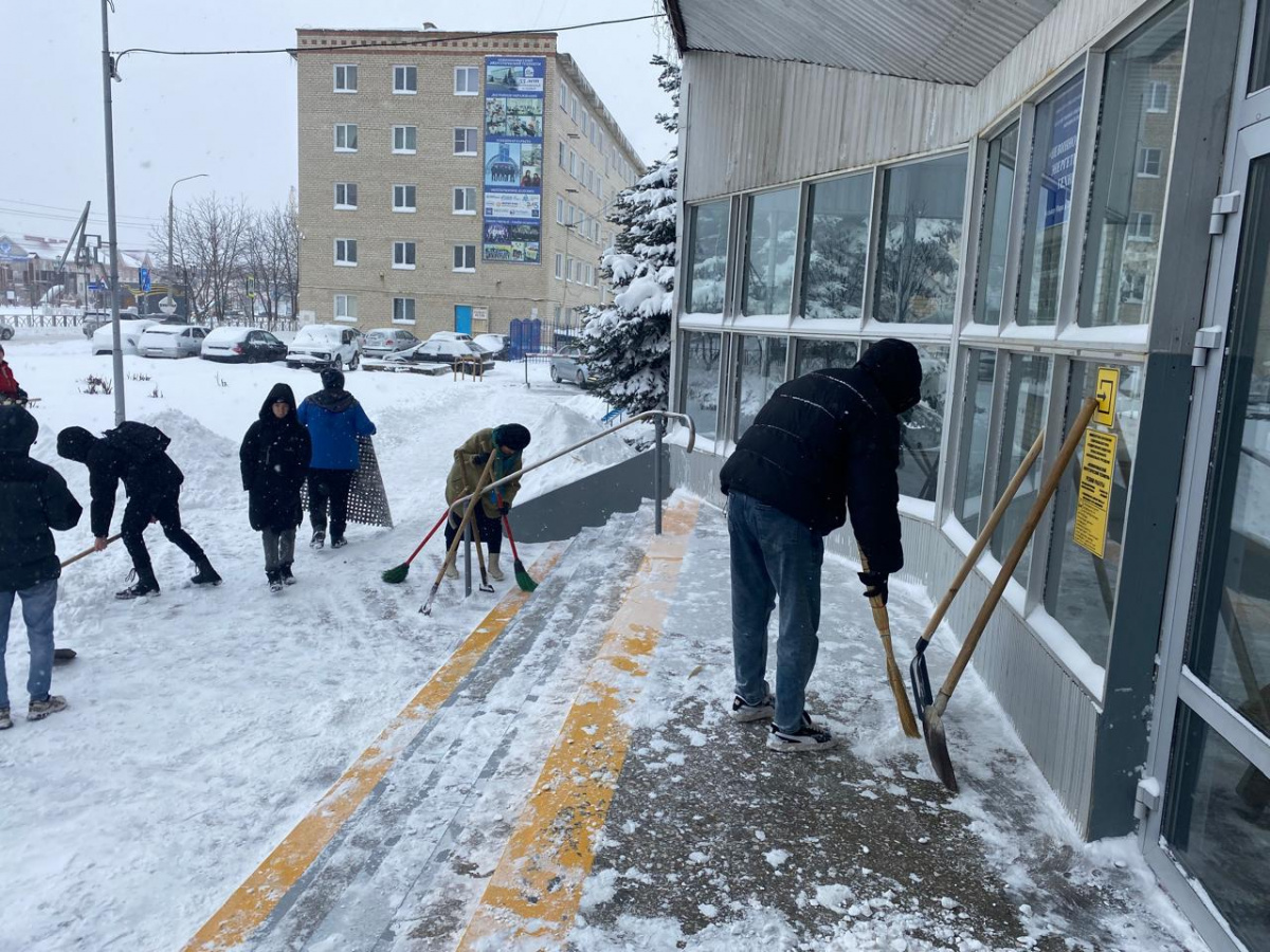 Тысячи жителей Невинномысска объединились для уборки снега