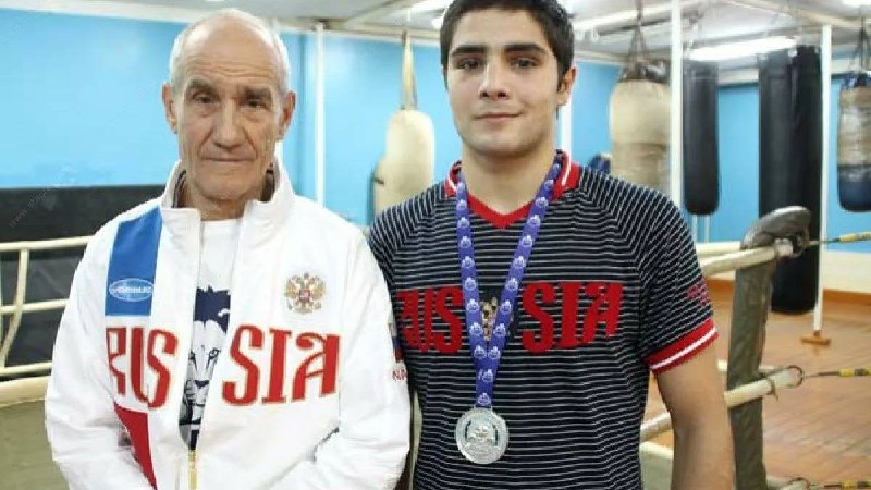 Глава Невинномысска поздравил с Днем рождения выдающегося тренера по боксу