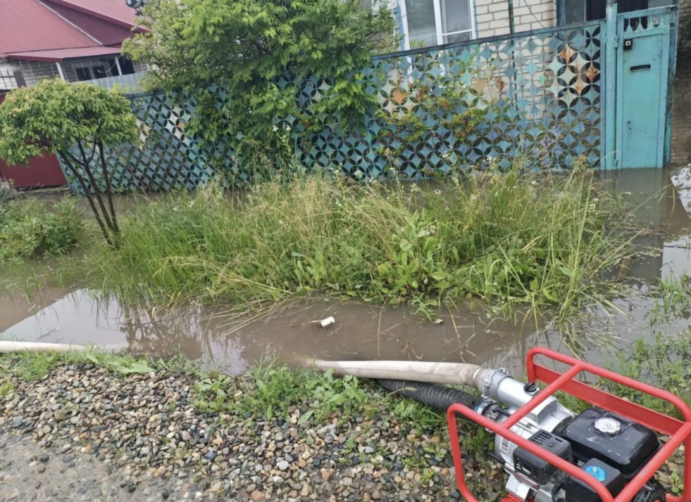 Городские службы Невинномысска ликвидируют последствия ливня