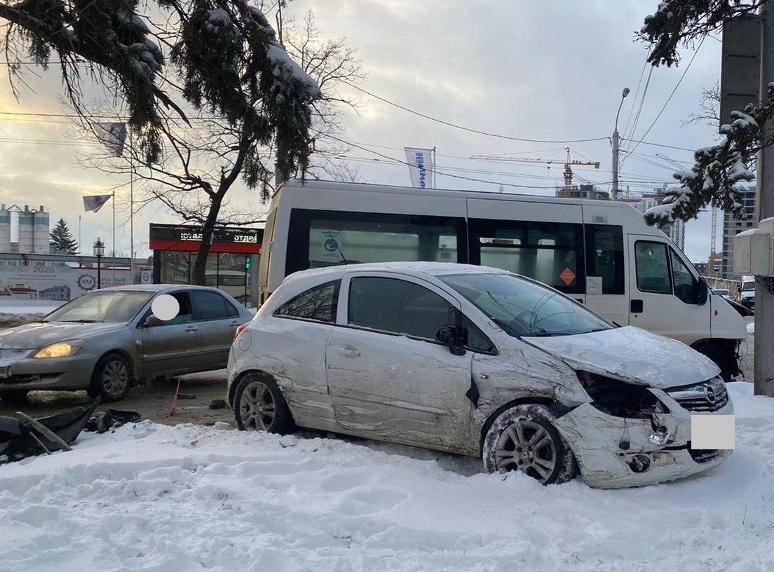 На Ставрополье в аварии с пассажирской маршруткой пострадал подросток