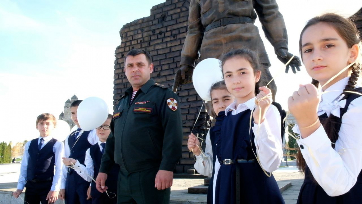 Росгвардия Северо-Кавказского округа поучаствовала в патриотической акции «Белые журавли. Памяти...»