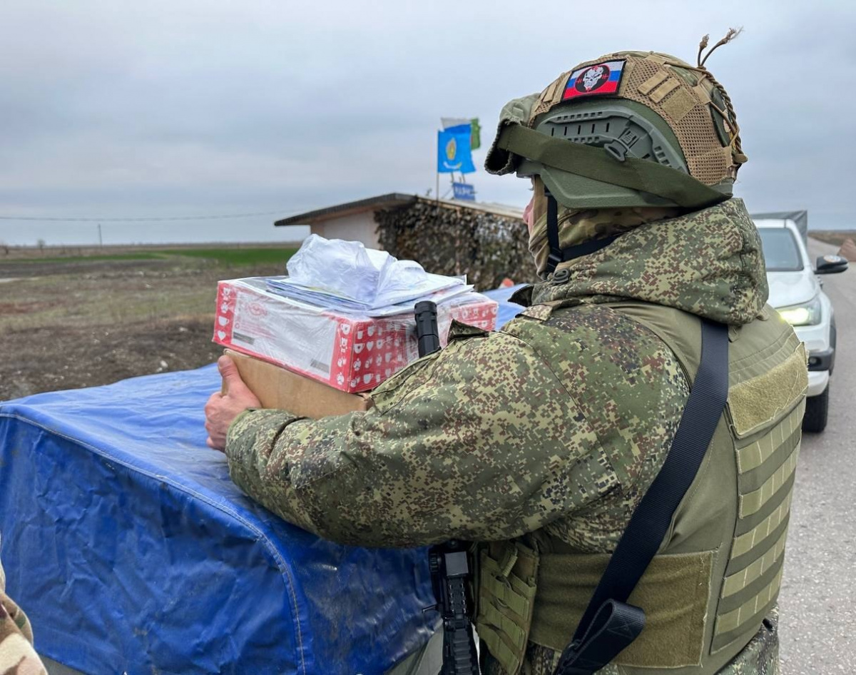 «Единая Россия» помогает жителям и фронту 
