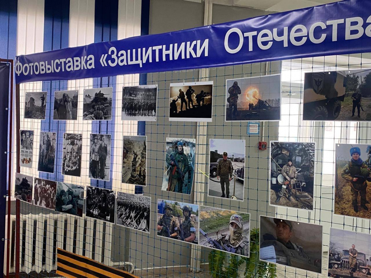 В Невинномысске открылась фотовыставка «Защитники Отечества»