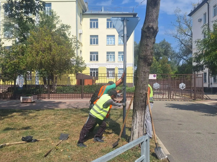 Чистый город без выходных: в Невинномысске продолжают работы по благоустройству