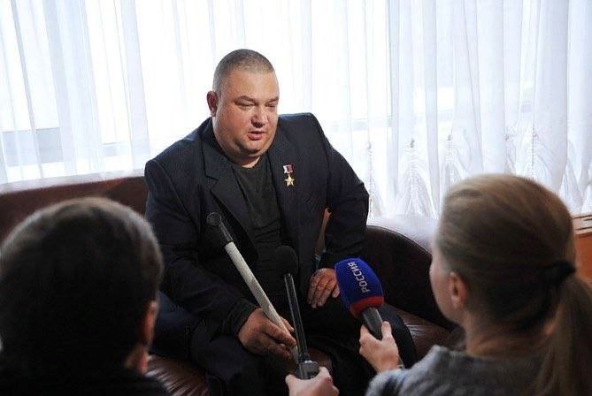 Героя РФ Алексея Чагина поздравил с днем рождения Михаил Миненков