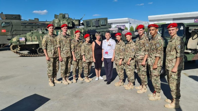 Невинномысские юнармейцы встретились с Героем России Вячеславом Бочаровым